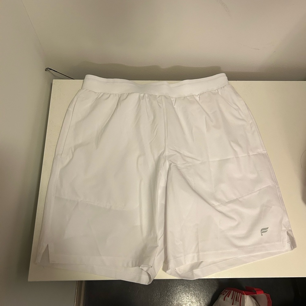 Fabletics White Fundamental short 7 inches
